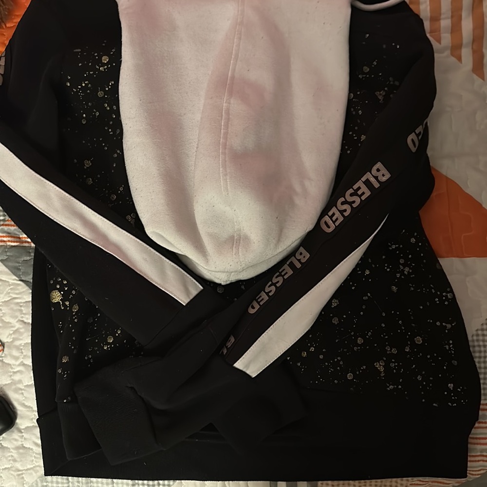 sweatshirt - Picture 2 of 3
